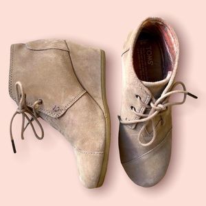 TOMS wedge laced boots in tan